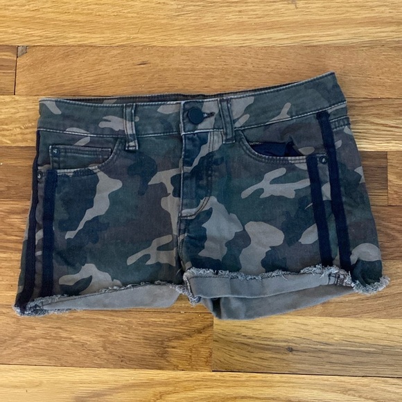 DL1961 Girls Green Camouflage Denim Shorts Size 12 - Picture 1 of 8